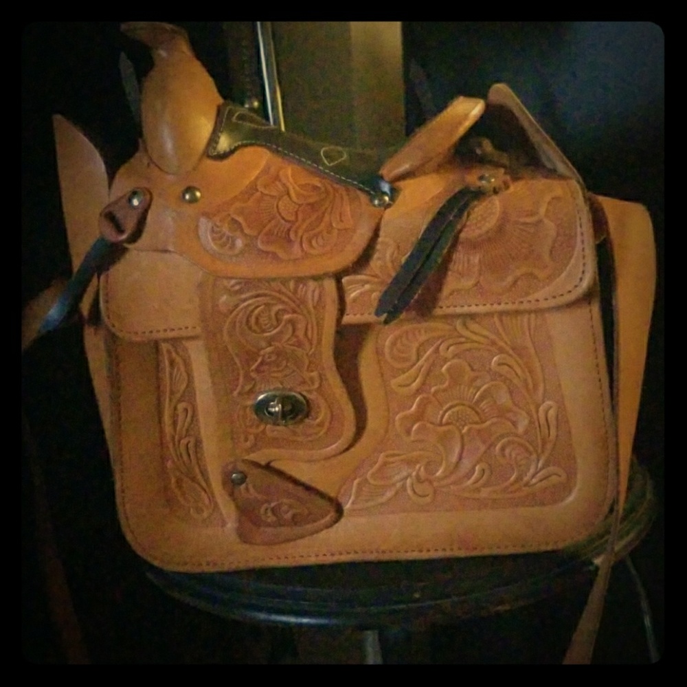 Vintage genuine leather saddle purse